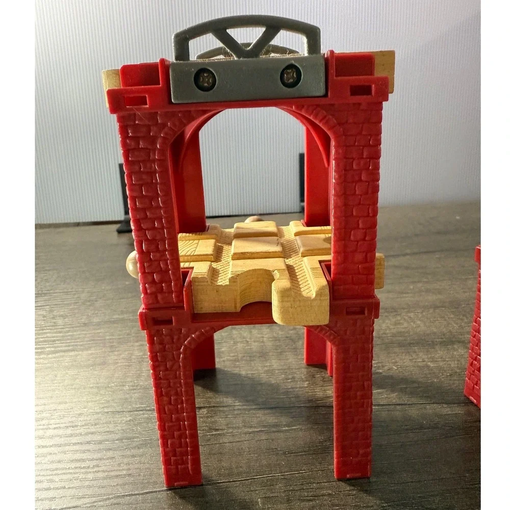 Thomas Wooden Railway Stacking Risers Red Good Bridge Support Track